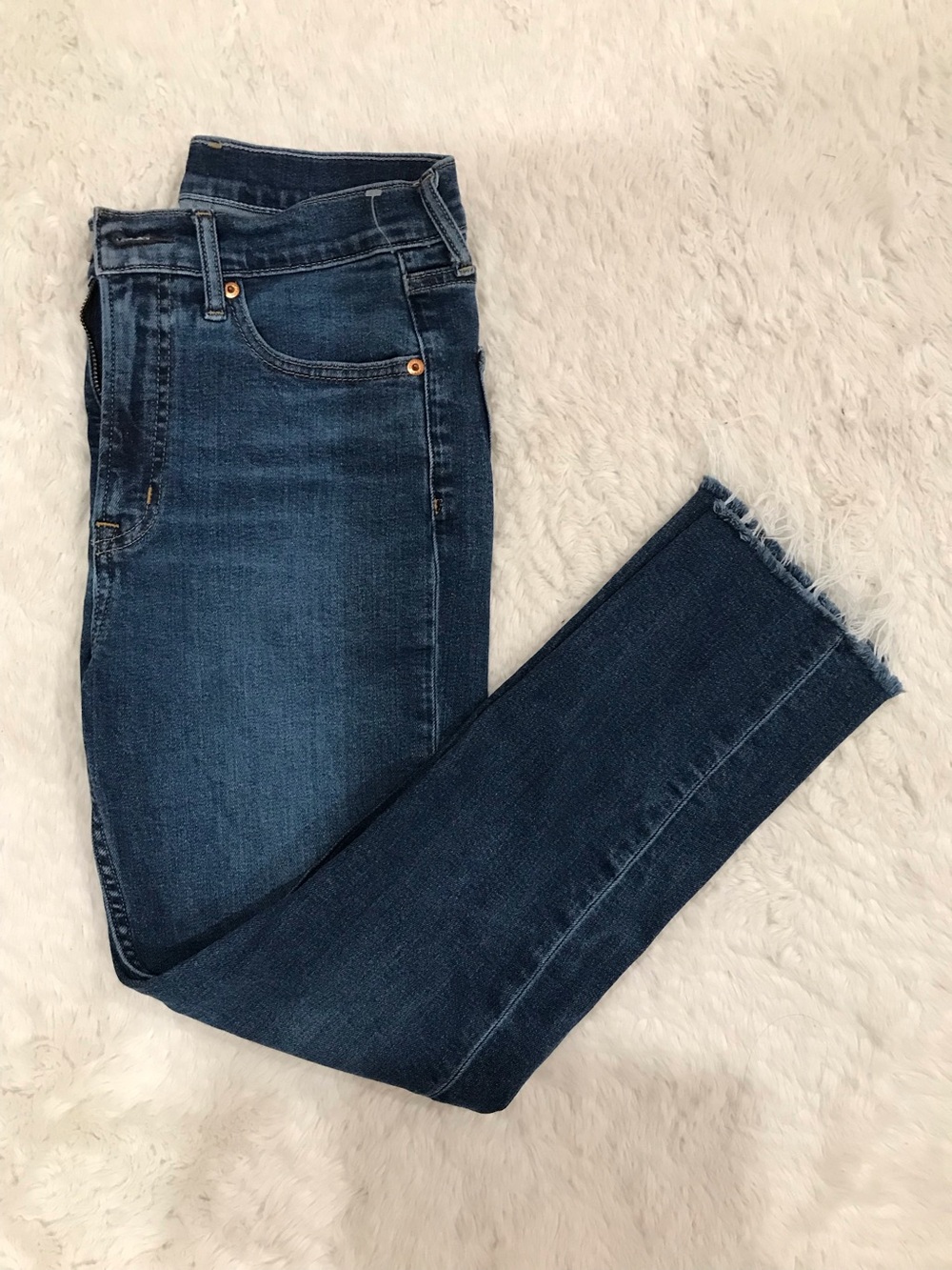 Gap Women's Dark Blue Frayed Hem Skinny Jeans. Never worn.